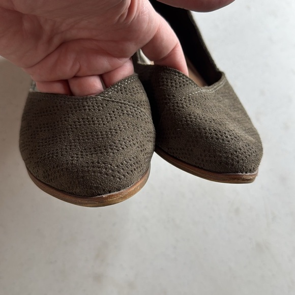 Toms Jutti Tarmac Olive Suede Chevron Embossed Size 8 - Picture 5 of 9